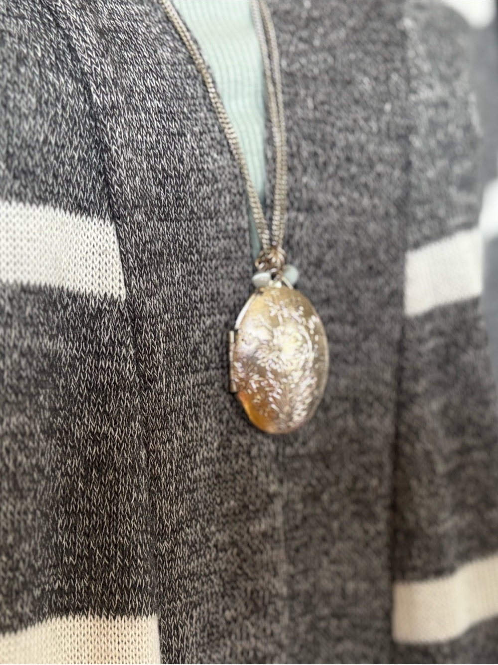 OLD NAVY- Silver Floral Engraved Oval Locket Necklace! *NWOT